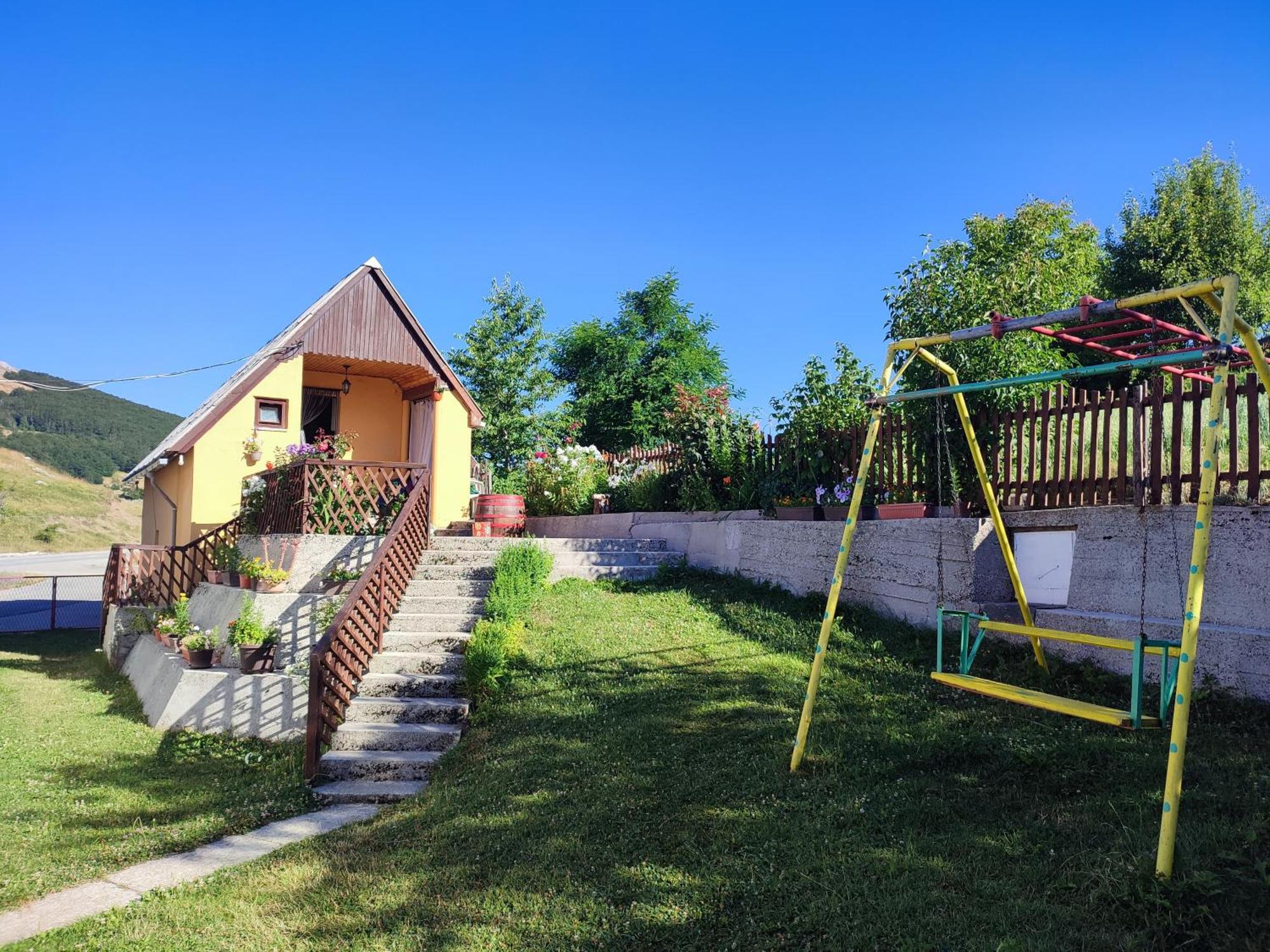 Cemerno Cottage Gacko Kültér fotó